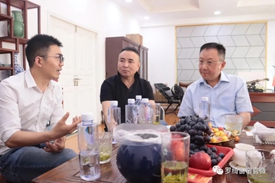 中國家紡協(xié)會會長楊兆華先生蒞臨羅綺窗簾工廠參觀指導(dǎo)工作