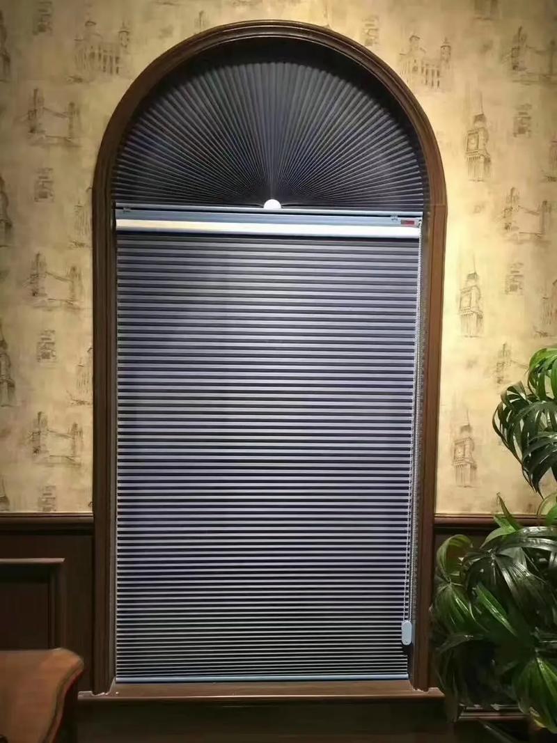 佛山奧迪爾窗飾城第四款異形窗蜂巢簾 活動式陽光房的靈動點睛之筆